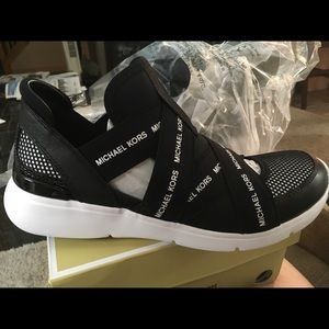 michael kors sully trainer